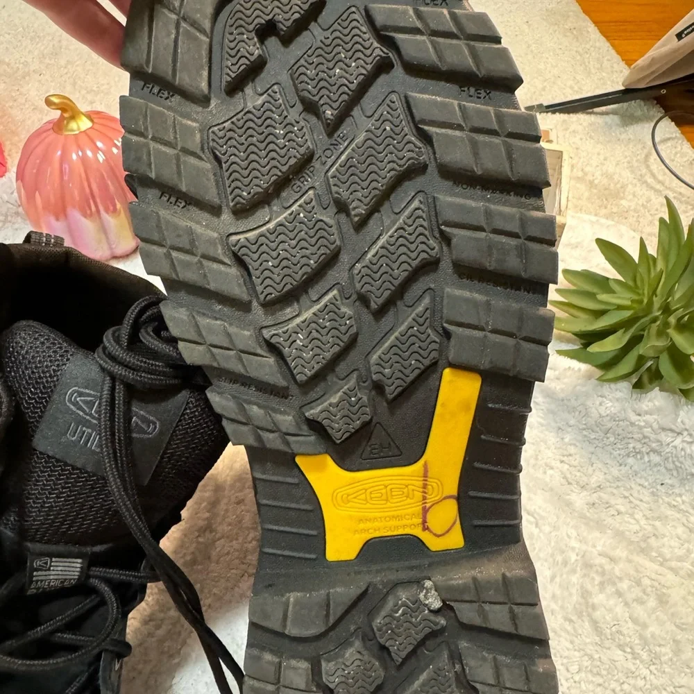 Keen Black Tactical Boots with Rugged Sole - Picture 5 of 7